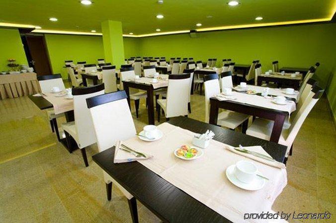 Royal Nayef Hotel Portonovo Étterem fotó
