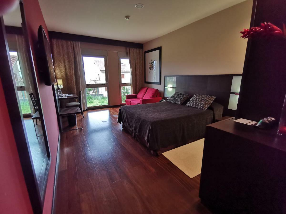 Royal Nayef Hotel Portonovo Kültér fotó